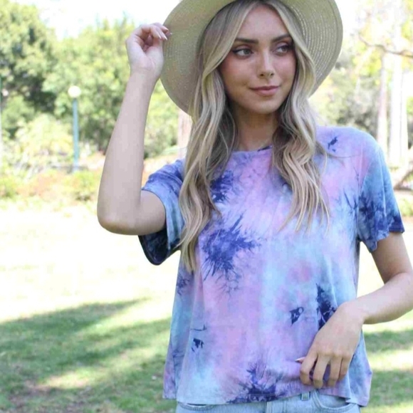 Tops - NIP Women's Short Sleeves Crew Neck Tie Dye Crop Tee